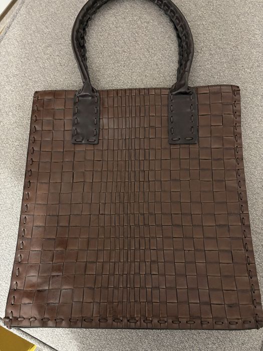 Кафява дамска чанта.