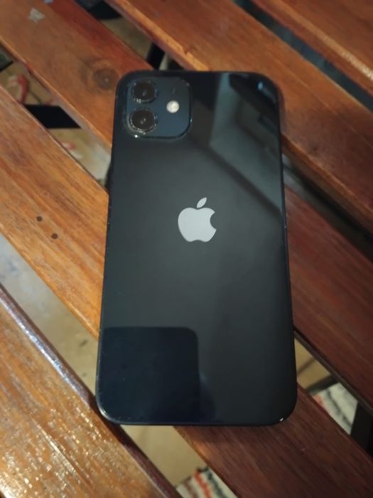 iPhone 12 în stare bună de funcționare