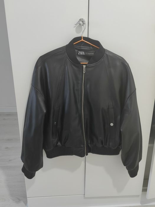 продаётся женская куртка, бомбер, ветровка Zara