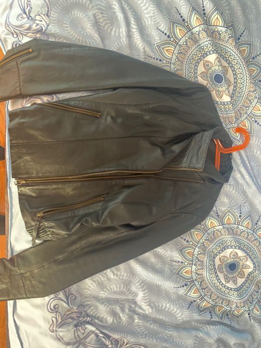 Geacă de culoare neagra