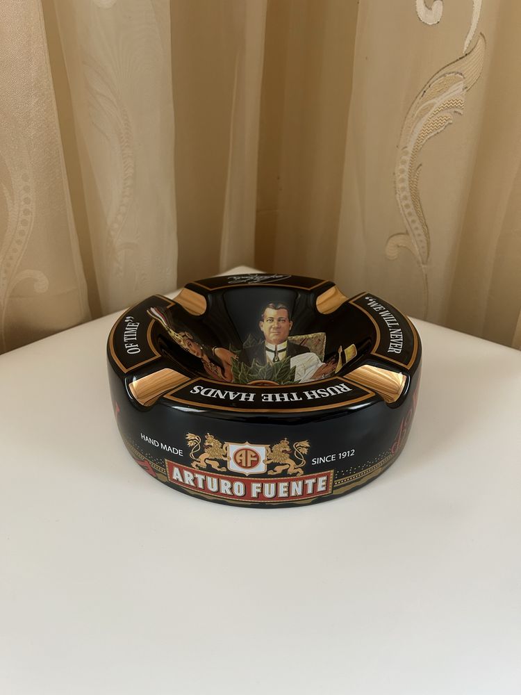 Керамичен пепелник Arturo Fuente
