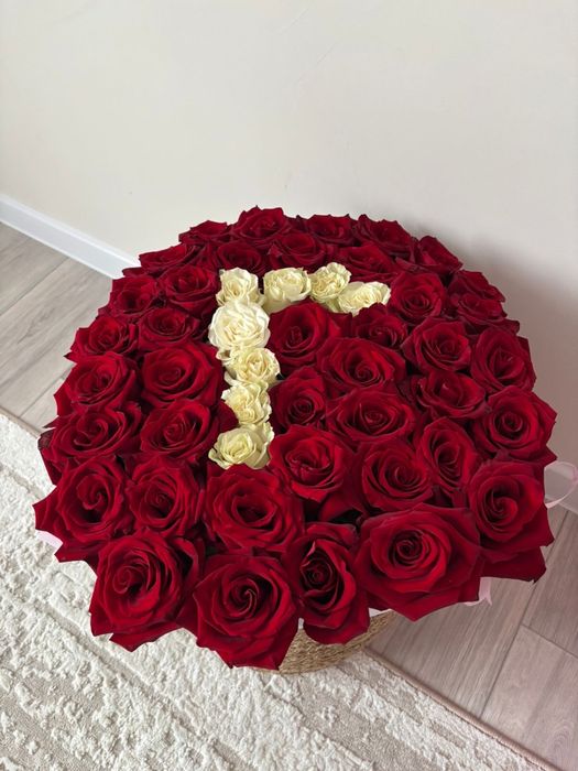 Цветы свежие роза именное буква Г