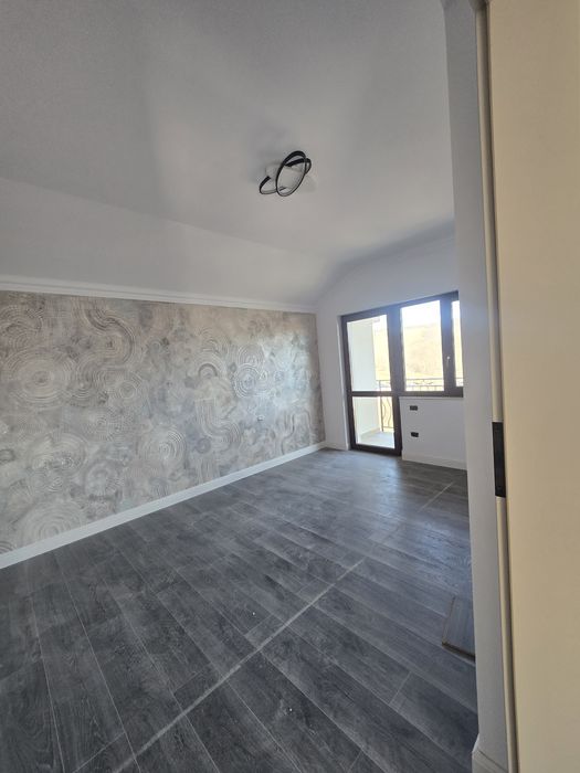 Urgent propietar casa personala Casa rediu cu beci și garaj