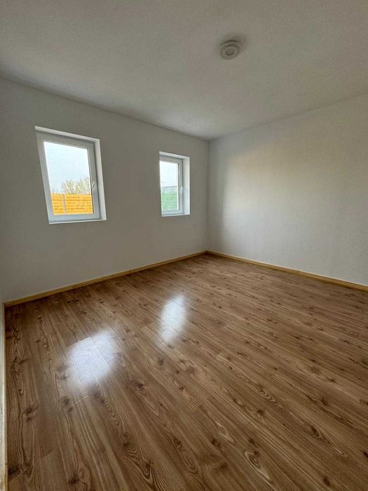 Proprietar, vând casa verde parter + etaj, la cheie.