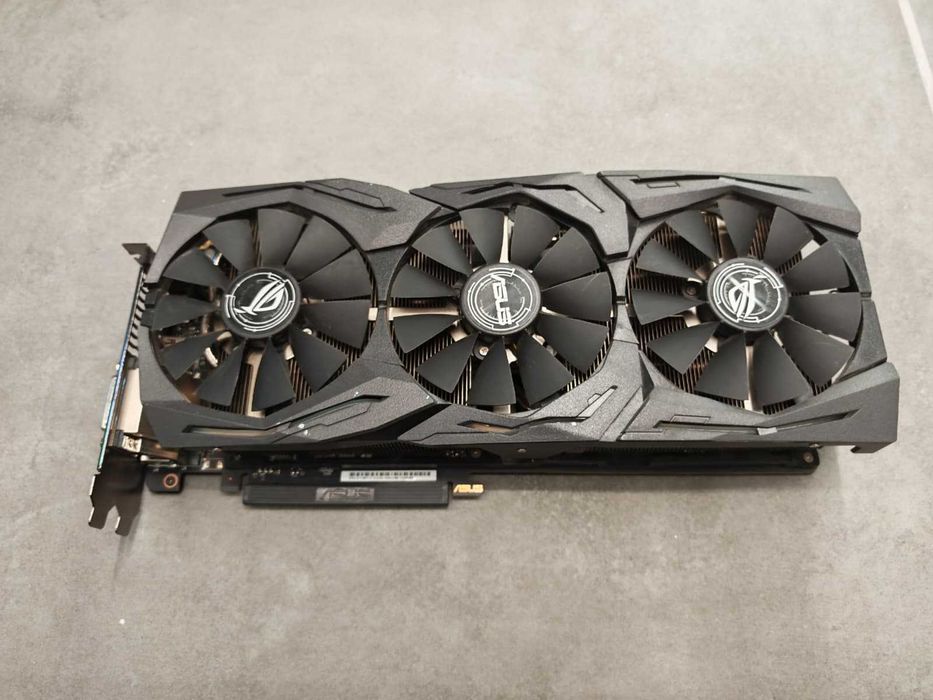 Placă video ASUS GeForce GTX 1080 Ti ROG STRIX de 11GB DDR5X 352-bit
