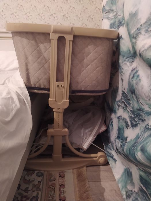 Детская манежка на колесиках и без