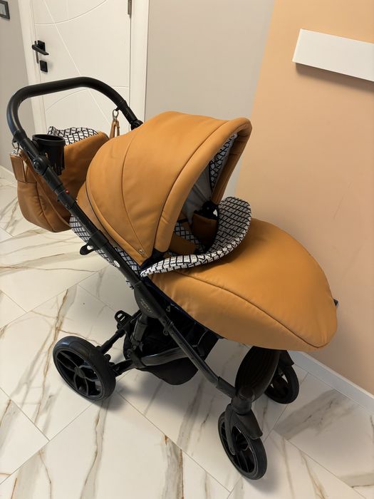 Бебешка количка 3в1 Baby Merc Faster 3; Еко кожа, черно шаси