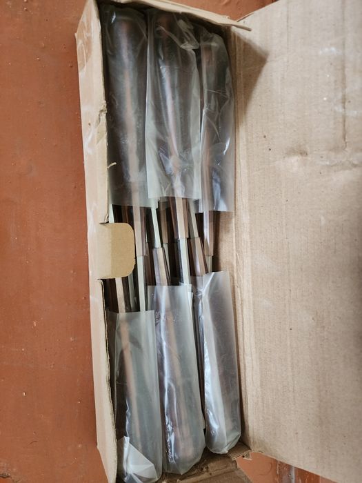 Отвертки и ручная пила.