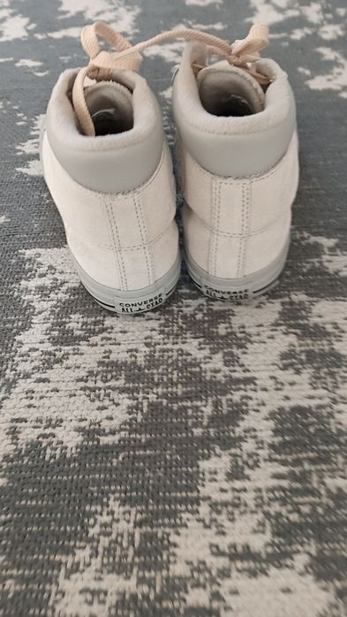 Converse înalți din piele întoarsă