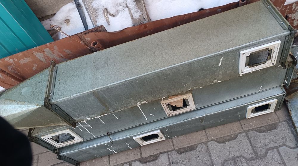 Для вентиляции Труба 40*40см.