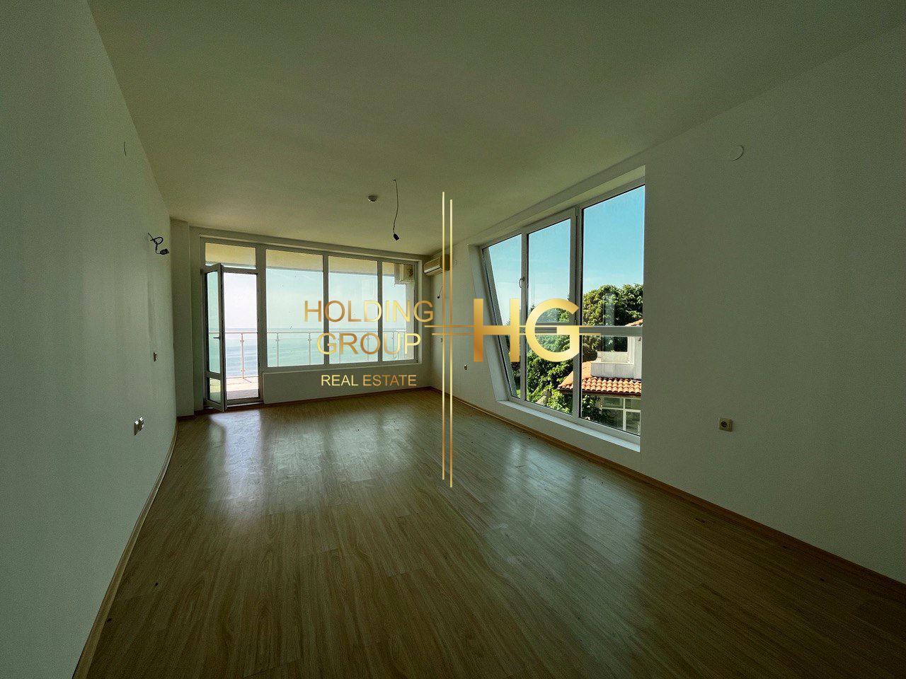 Продава се Тристаен апартамент в Бяла - 231 кв.м за 455 €/кв.м - Снимка #6