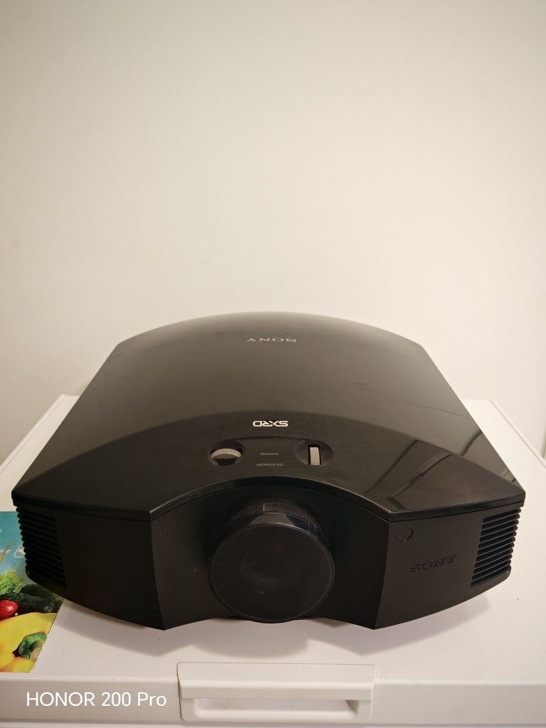 Sony VPLl-HW45 projector