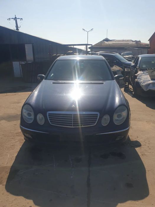 Dezmembrez Mercedes  E