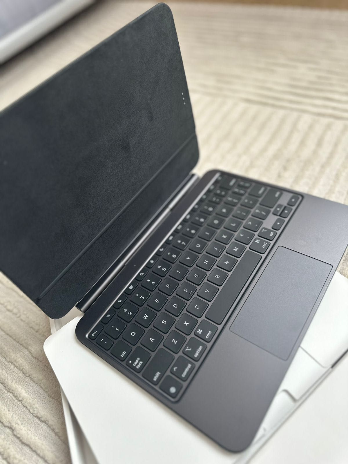 Продам Apple Magic Keyboard для iPad Pro 11” (2024, M4).