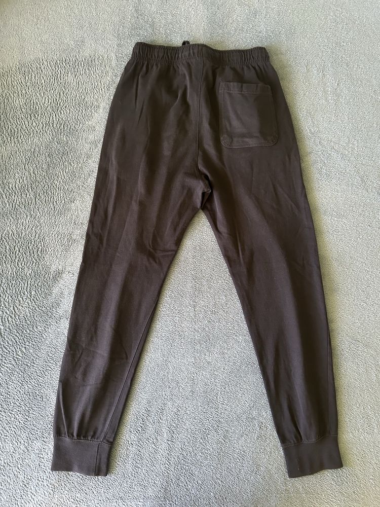 Nike joggers, ca noi