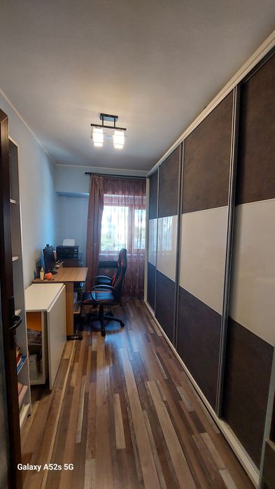 Apartament 4 camere-de vânzare - proprietar