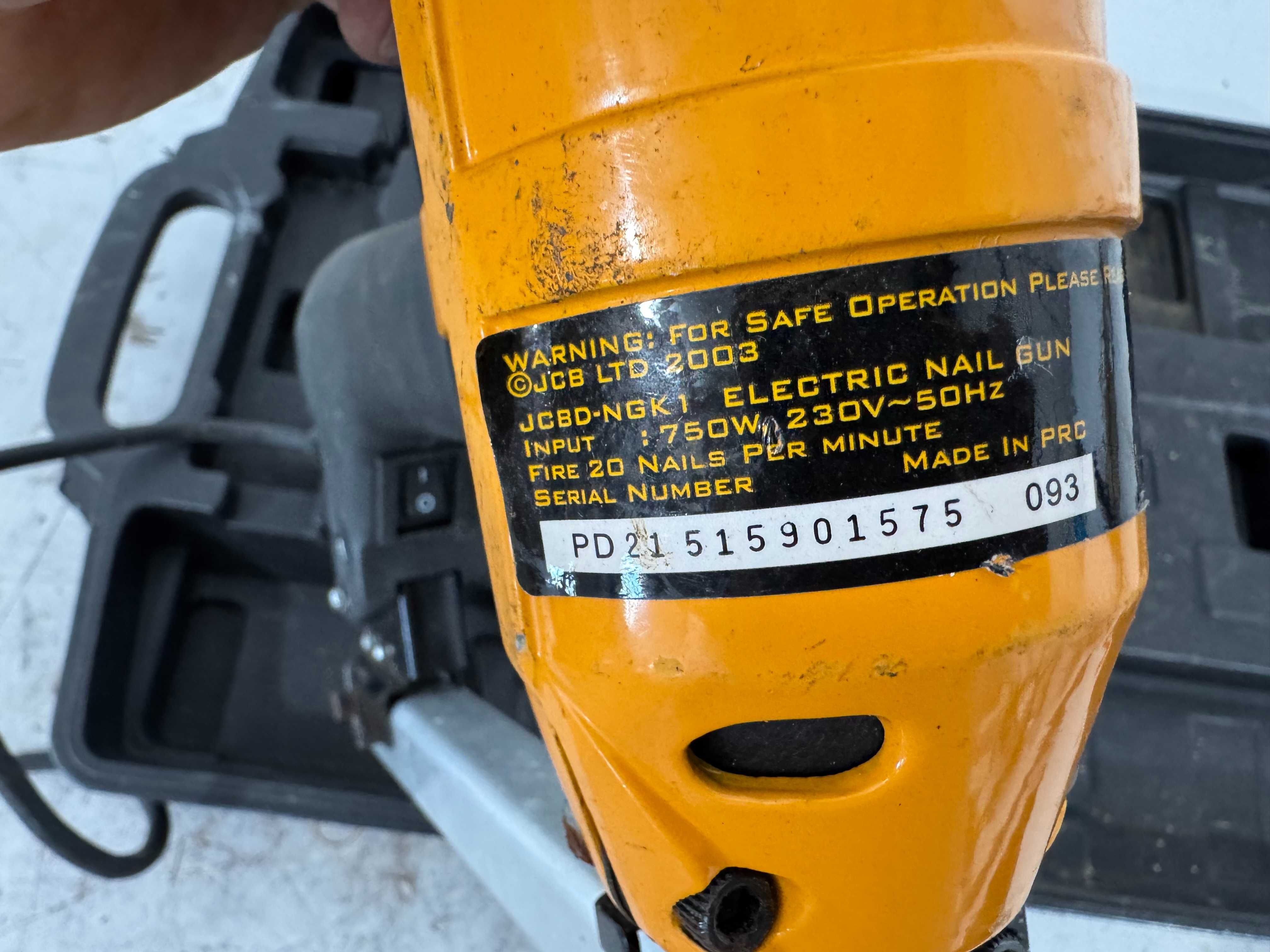 Такер - JCB 750 W