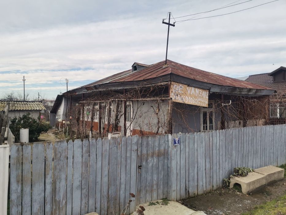 Casa de vanzare com. Namoloasa