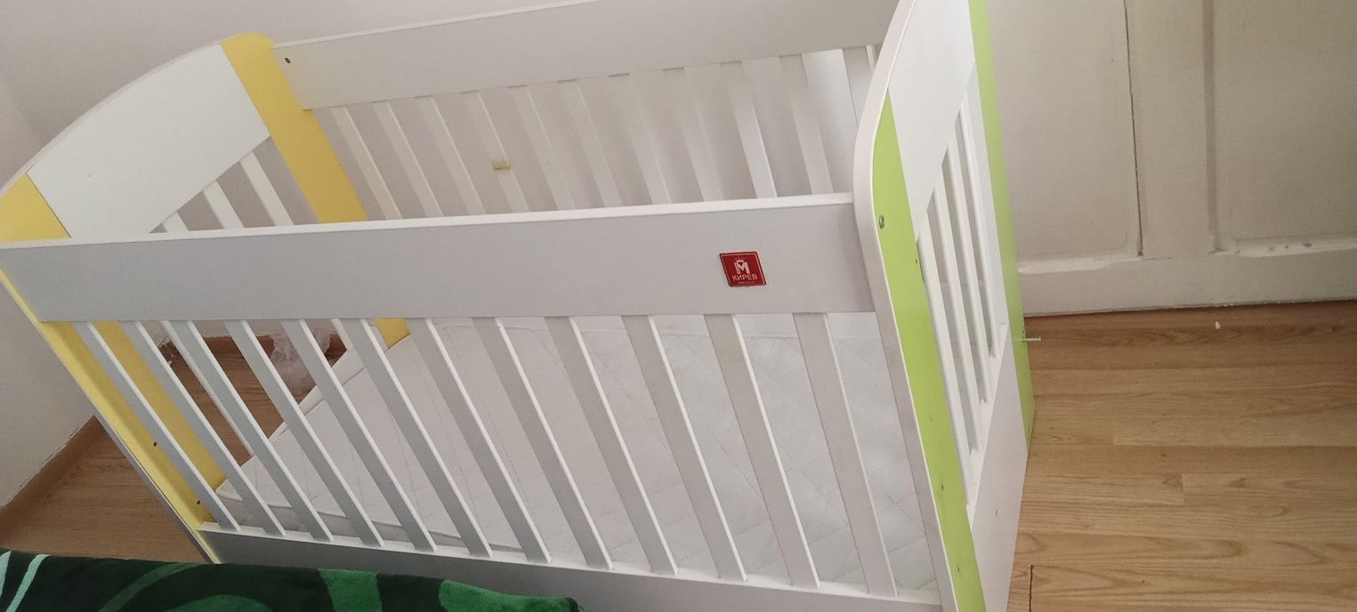Vând pătuț pentru bebeluși