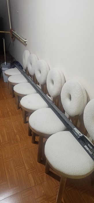 Стулья из натурального дуба.