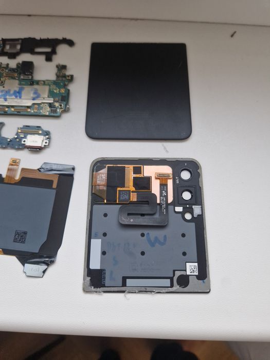 Placa de baza  Samsung Z Flip 3 ecran , mufa incarcare buton camera