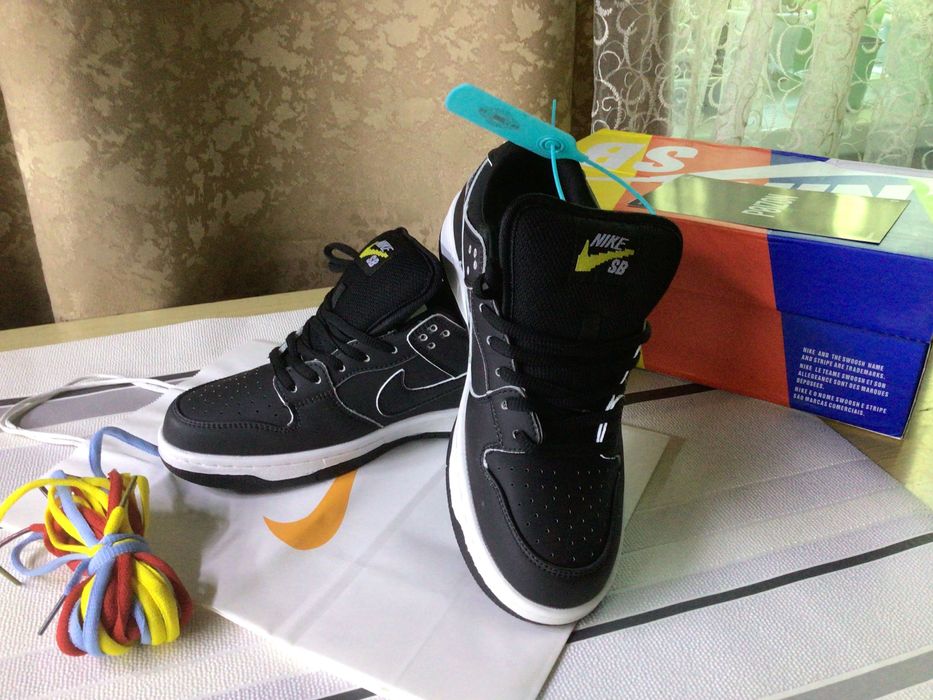 Кроссовки, меняющие цвет