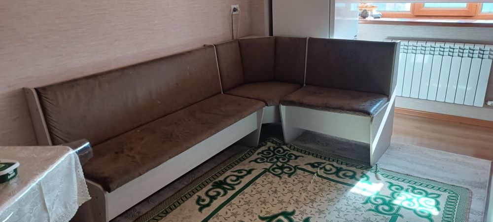 Срочно продаётся кухонный уголок.