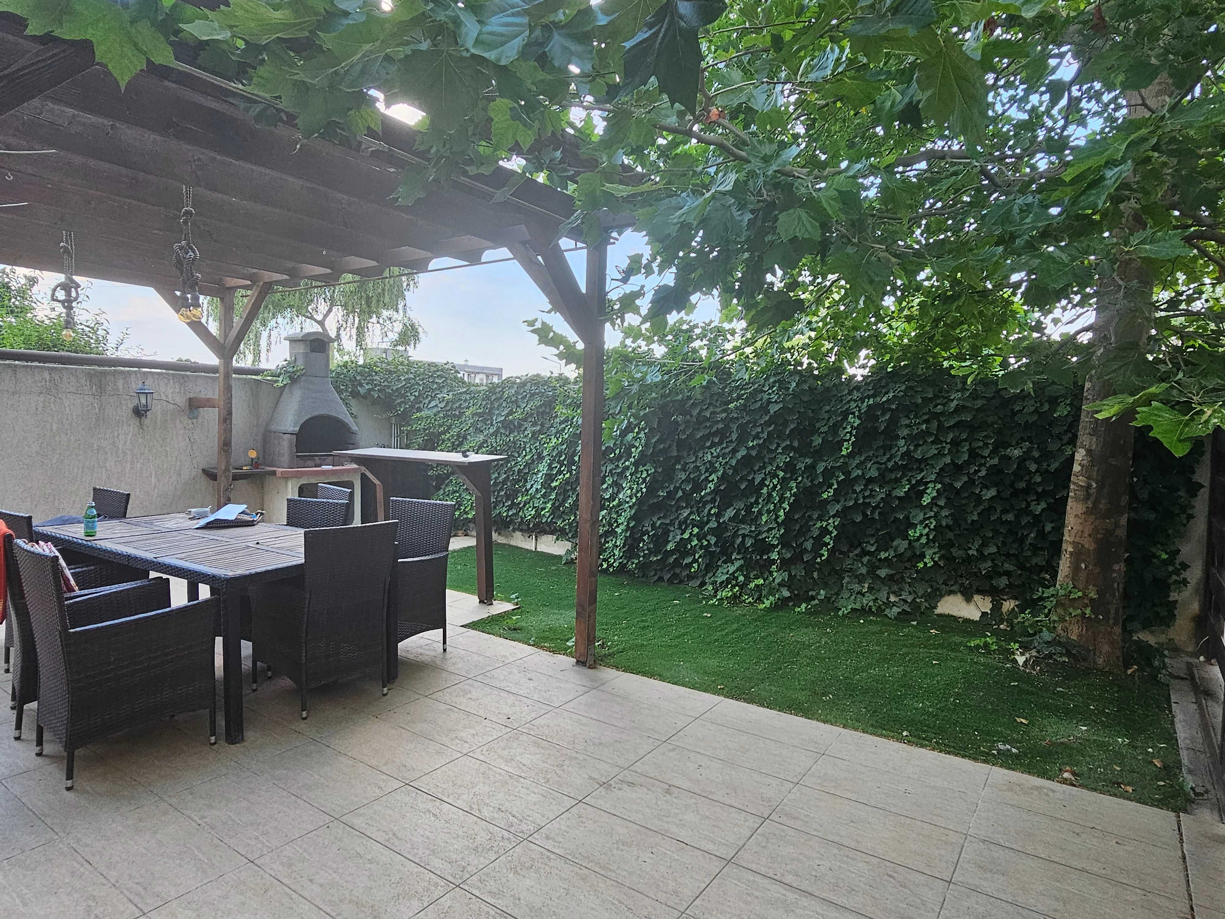 Inchiriez casa cu foisor in curte in Mamaia Nord langa Alezzi