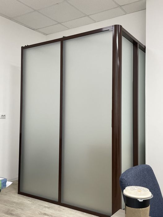 Стеклянная перегородка