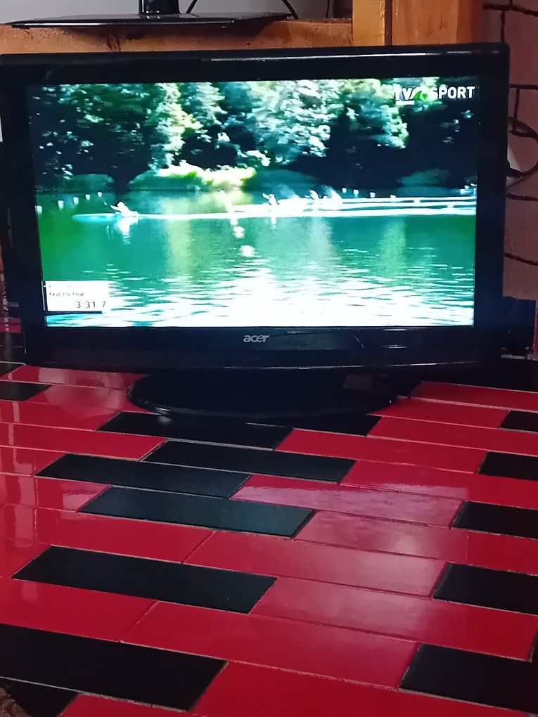 Televizor acer funcțional cu telecomandă
