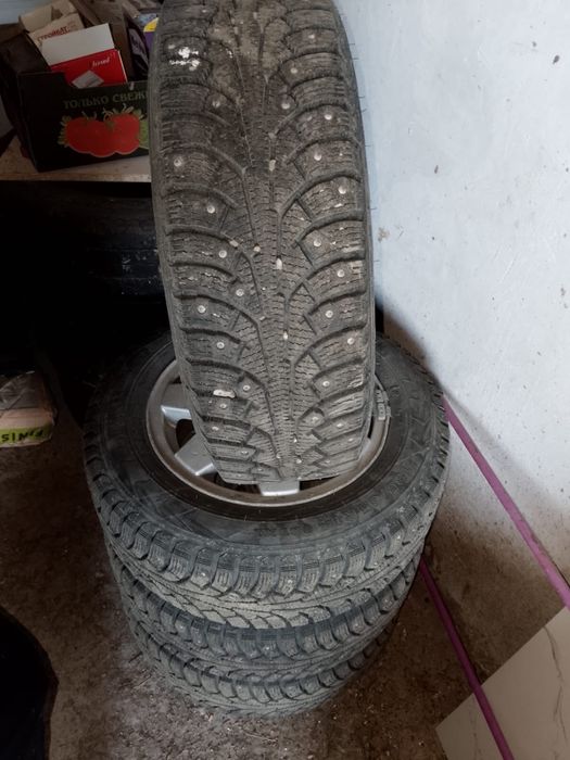 Продам зимную шину на дисках 185/65 R14.