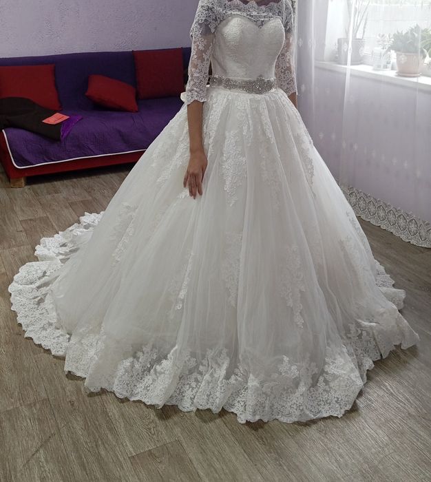 Продам свадебное с доставкой.