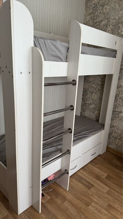 Двухярусная кровать