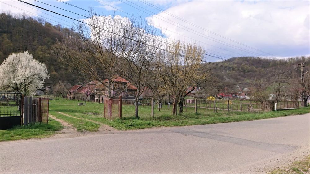 Se vinde proprietate