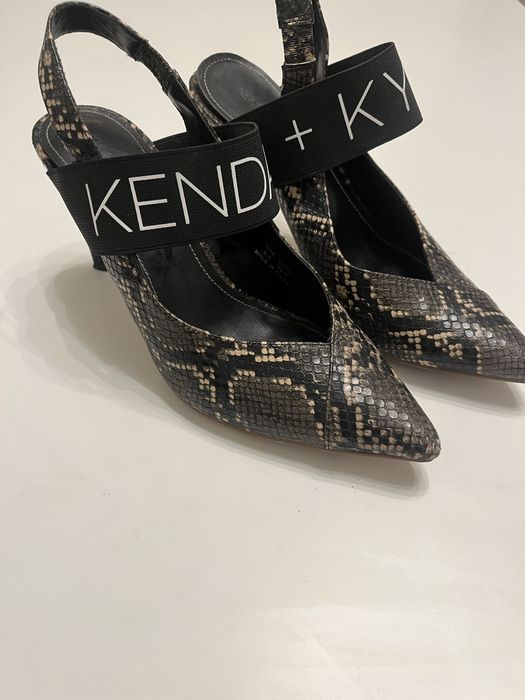 Дамски обивки KENDALL + KYLIE