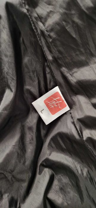 Geaca neagra matlasata cu puf si pene