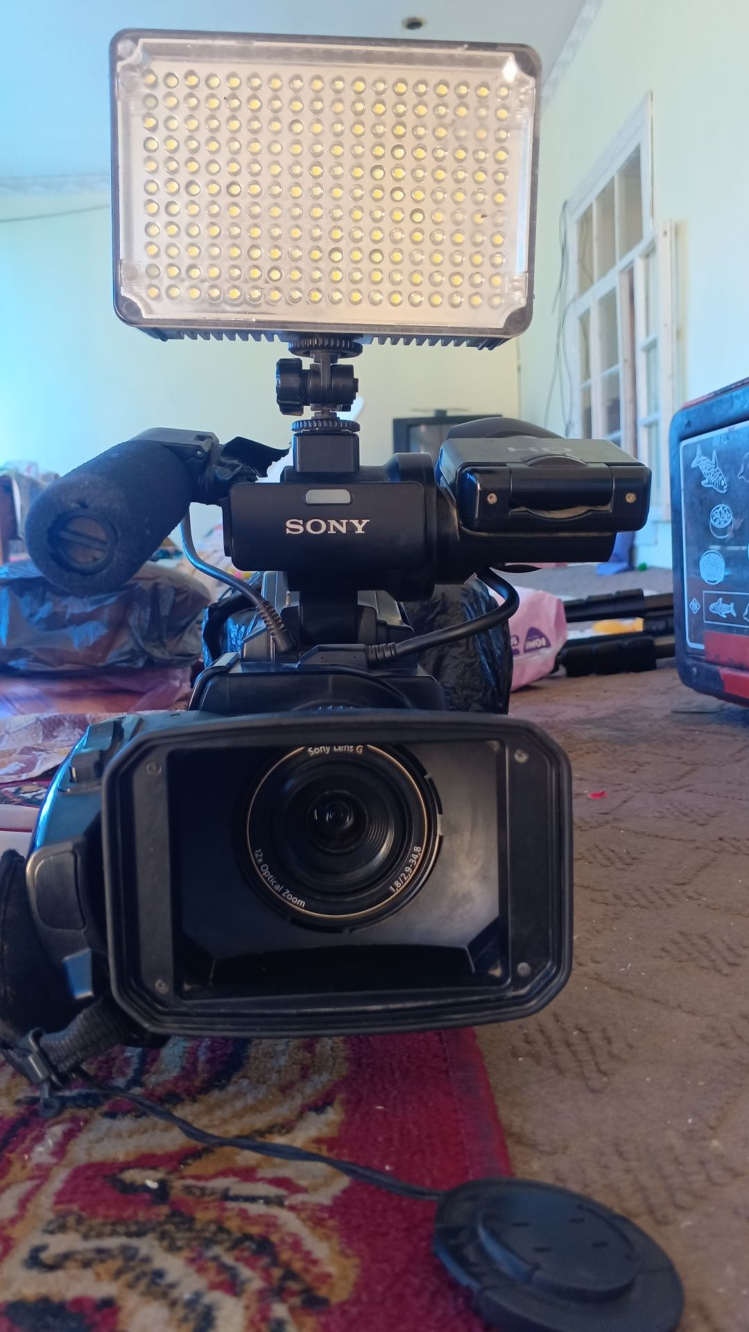 Sony1920 x 1080 to‘liq HD
Exmor R CMOS sensori
64 Gb ichki fles