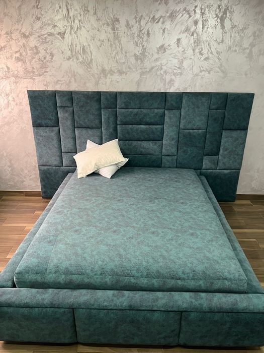 Paturi  tapițate  de  vânzare