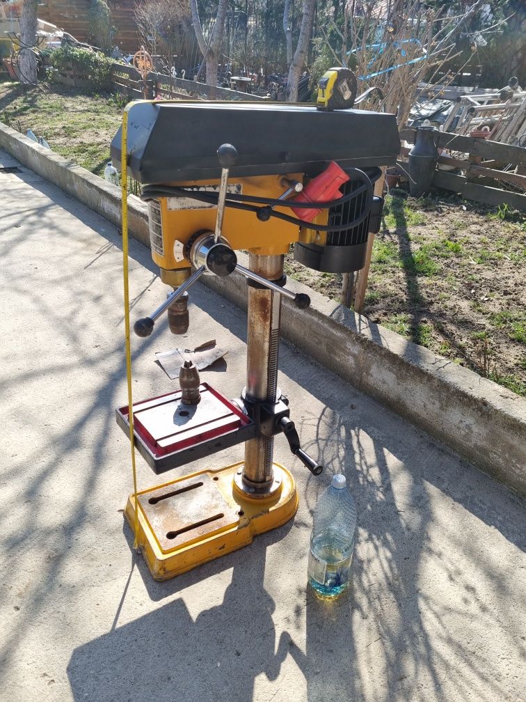 Bormasina de banc cu coloană profesionala model vachi