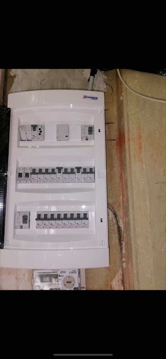 electricieni cu experienta