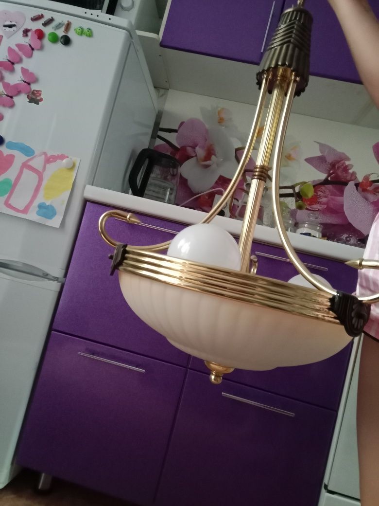 Продам люстру в зал