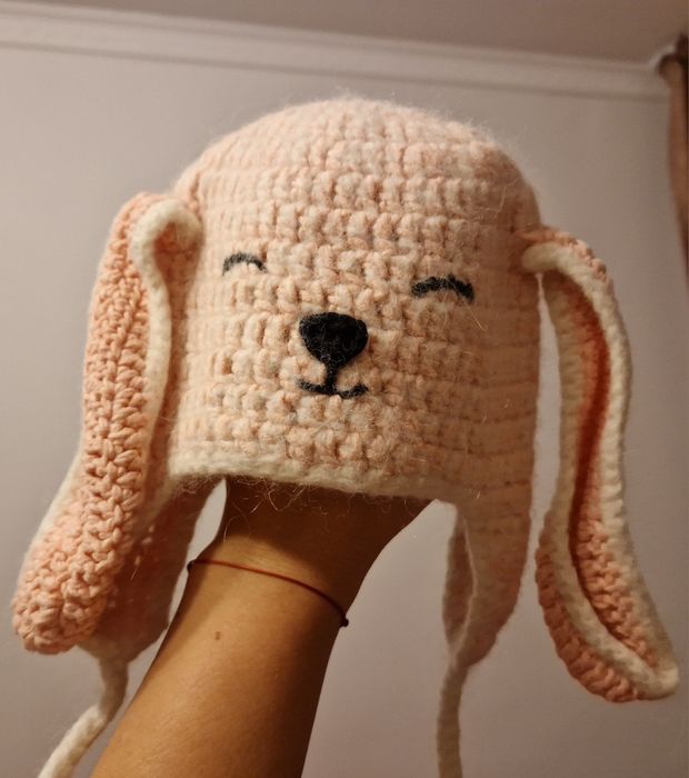 Caciulite impletite, cu urechiuse de catelusi, fetițe gemene