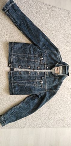 Vand haina blugi produs de calitate stare perfecta,