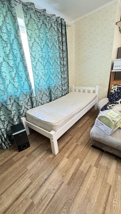Кровать с матрасом