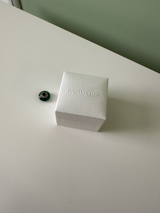 Обеци Pandora + подарък charm-че