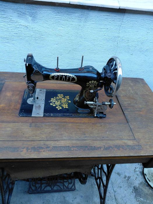 Mașină de cusut PFAFF 11 vintage + stand original fontă – completă