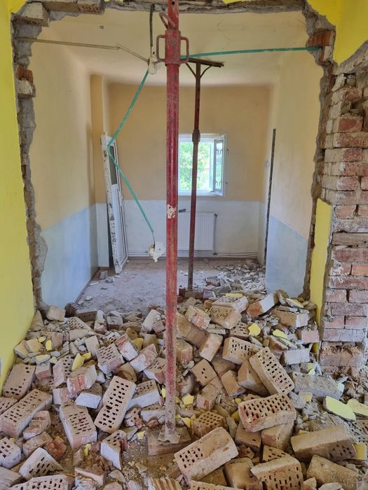 Demolari debarasari moloz manipulare materiale deseuri santier