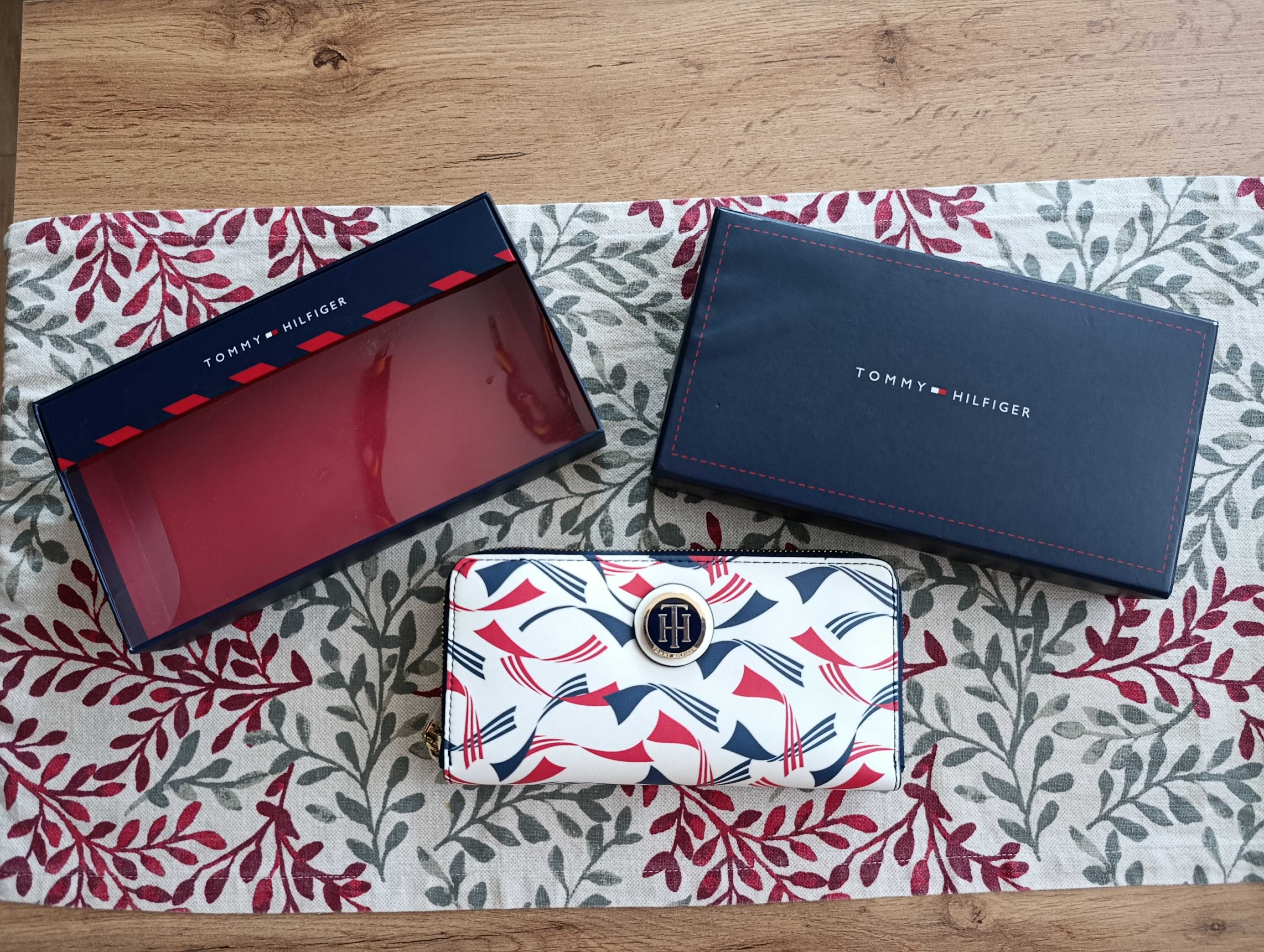Дамско портмоне Tommy Hilfiger Mara White Printed Zip Around Wallet
