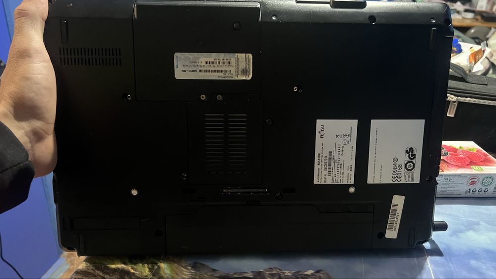 Лаптоп Fujitsu 15,6’’ с преносима чанта в