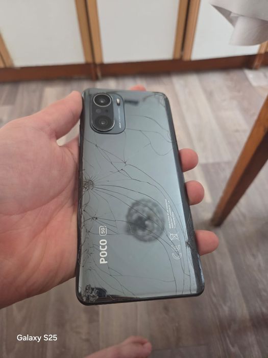 Обменяю поко ф3 на телефоны